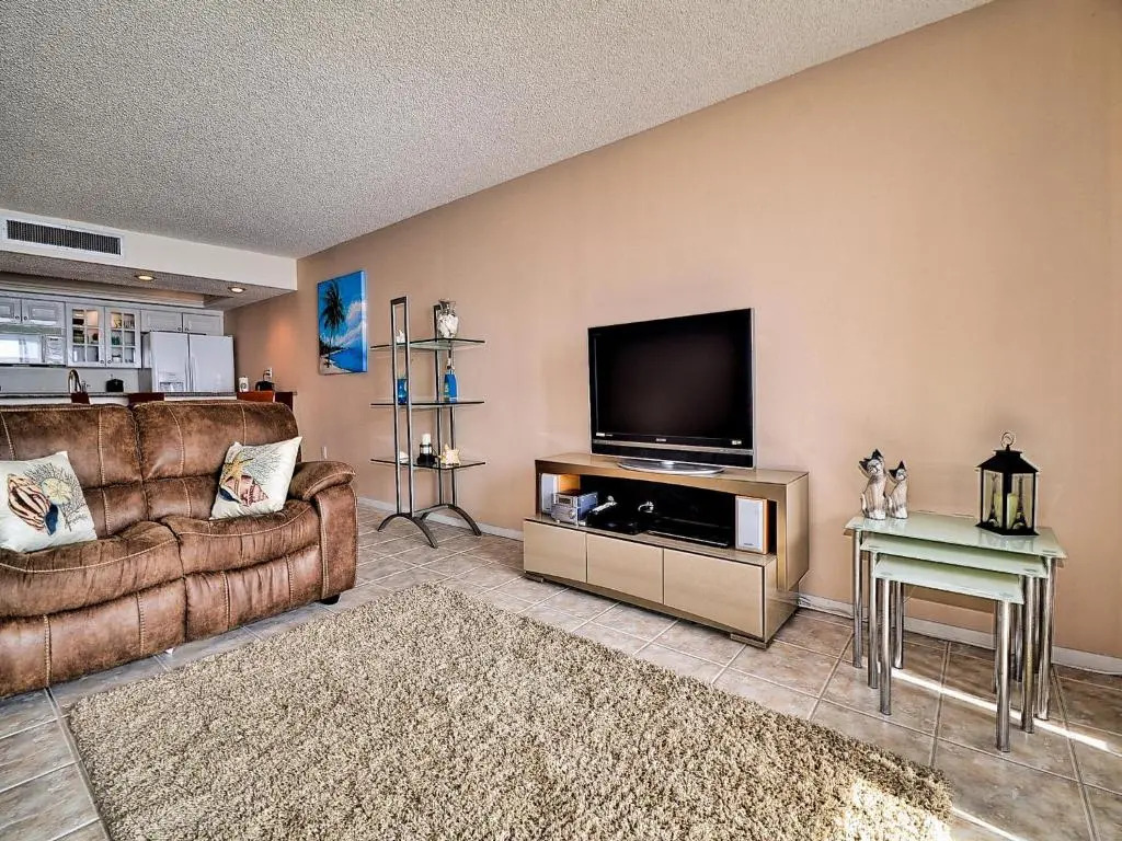 440 West Condos 1508S Walk to the Beach 555