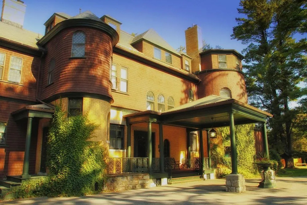 The Brewster Inn