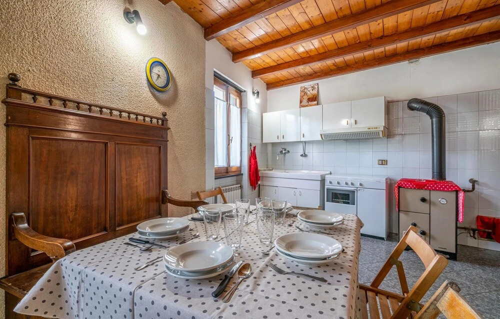 Stunning Home in Loco di Rovegno With Wifi and 2 Bedrooms