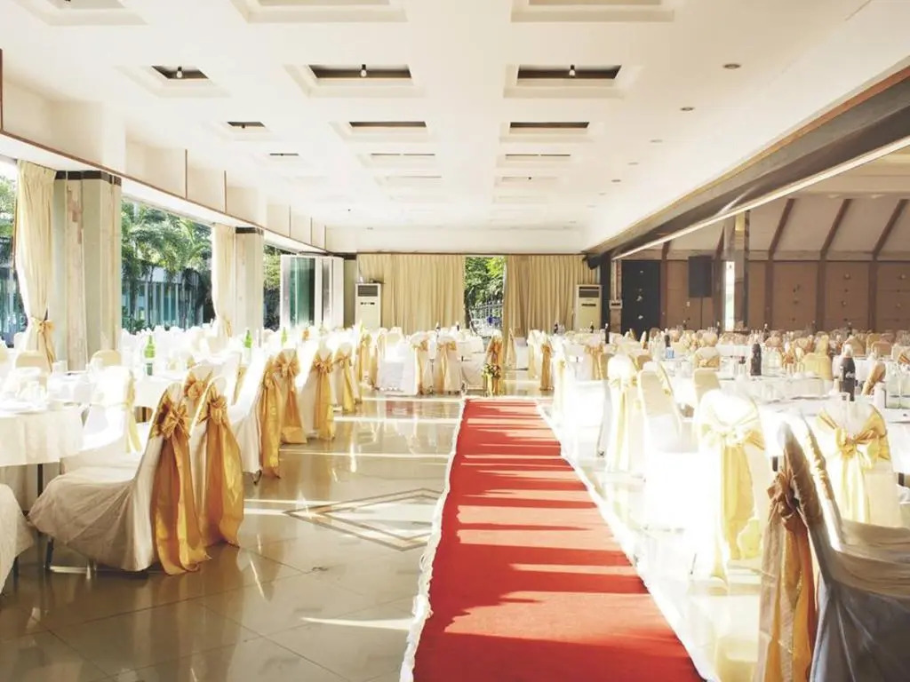 NH Elegant Hotel