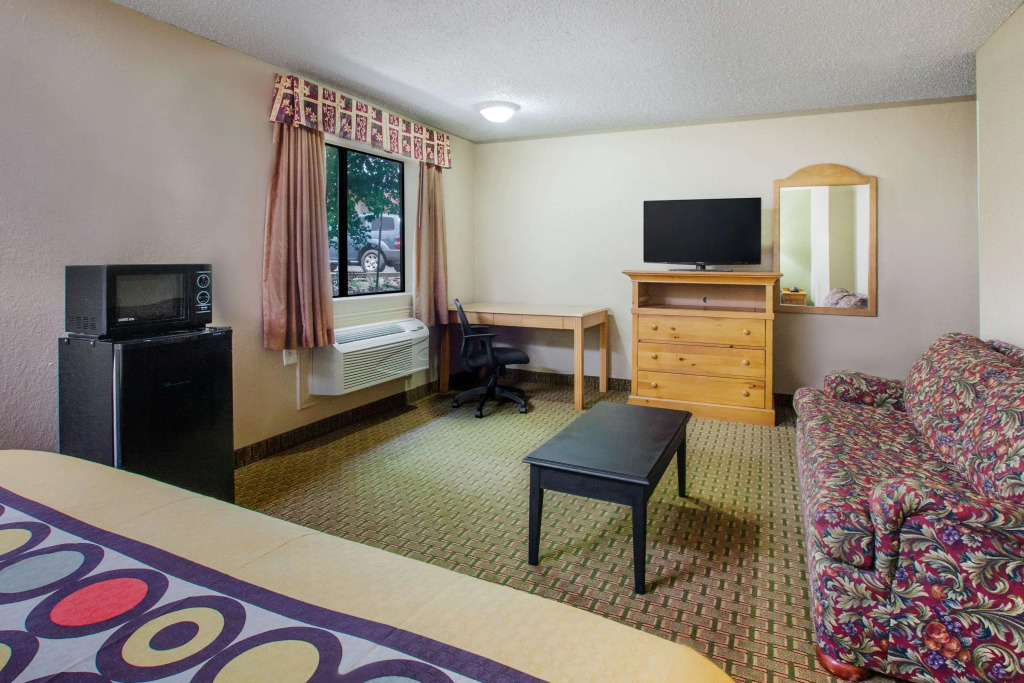 Super 8 by Wyndham Sherman