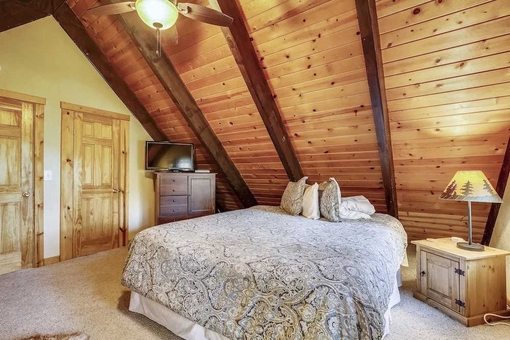 Book Now! 1 Min To Heavenly, 5 Min To Casinos & Lake! 4 Bedroom Cabin