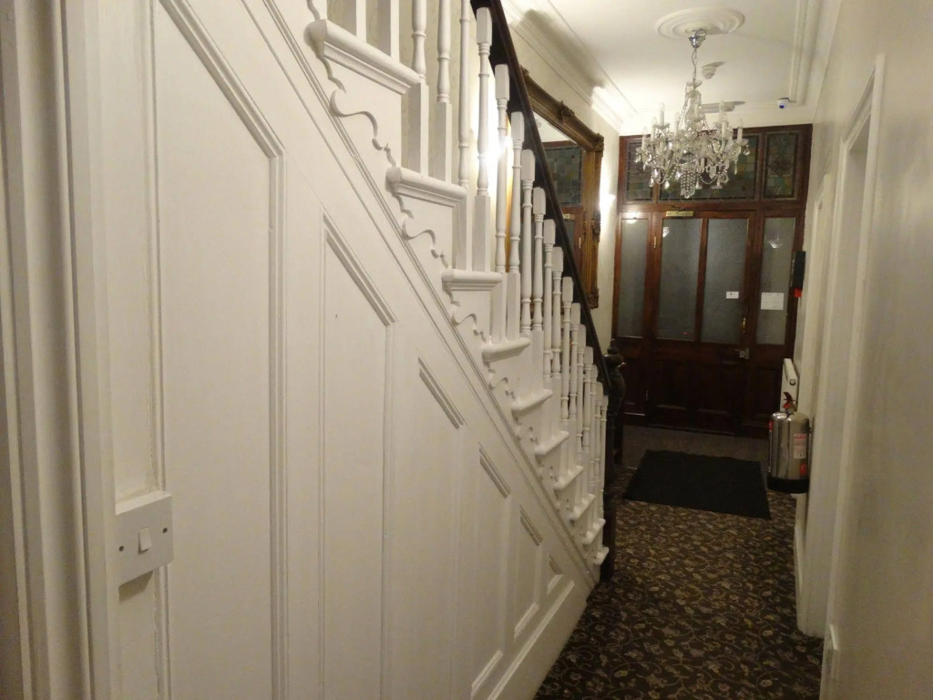 Number One Hundred Bed And Breakfast