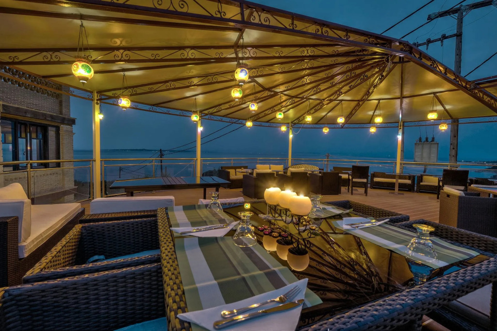 Diamond Suites