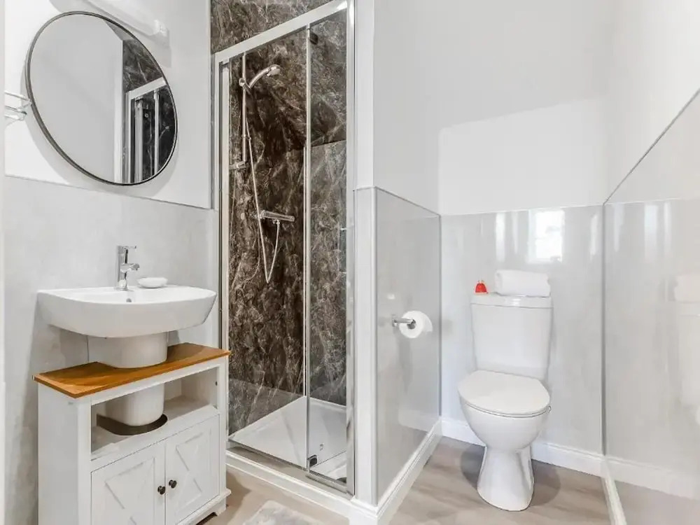 Family - Central - Parking - Wifi - Sleeps 3