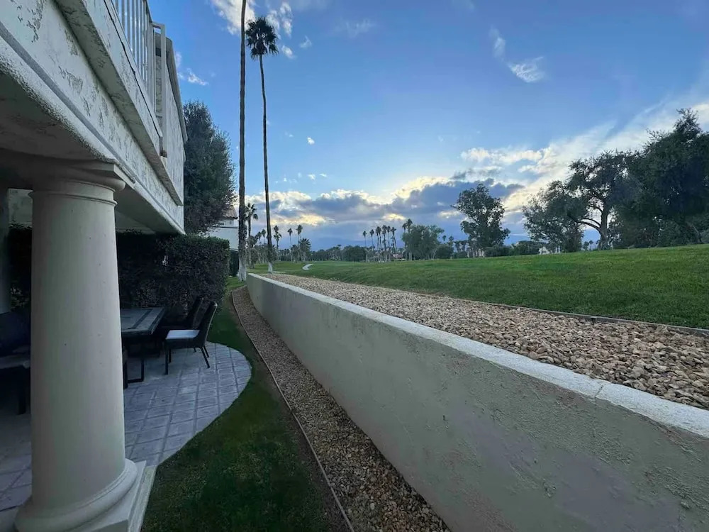 Fairway-view 3 Bedroom Condo in Palm Desert