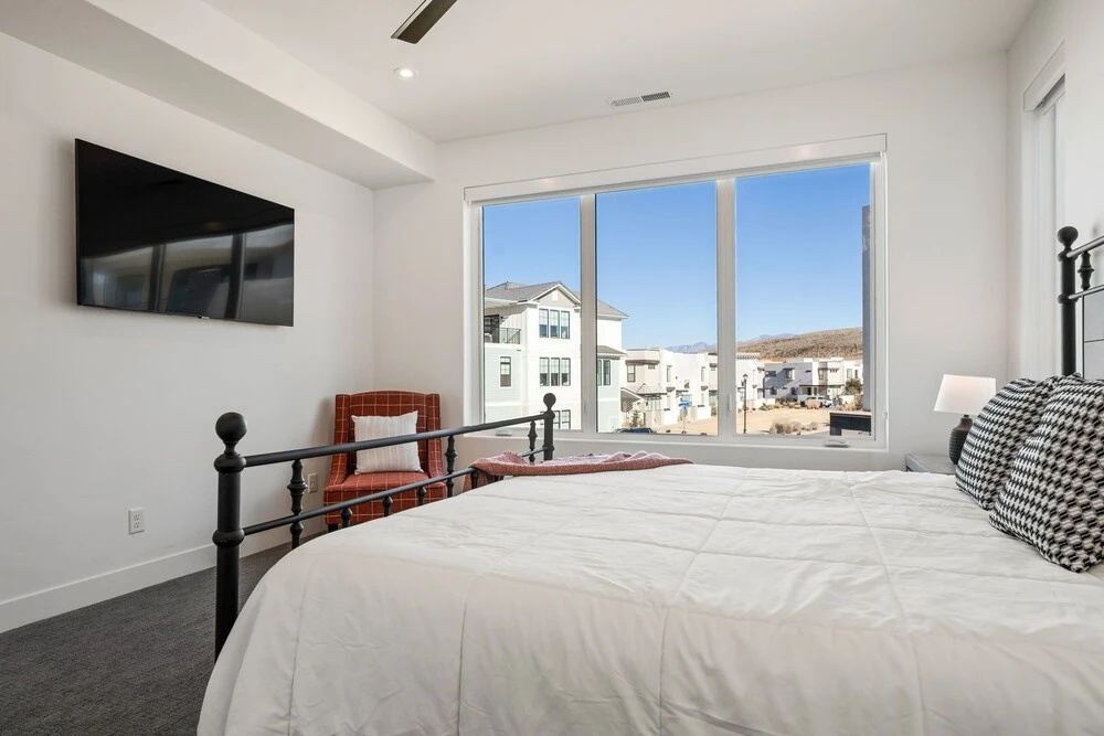 Hello Sunshine 6 Bedroom Home