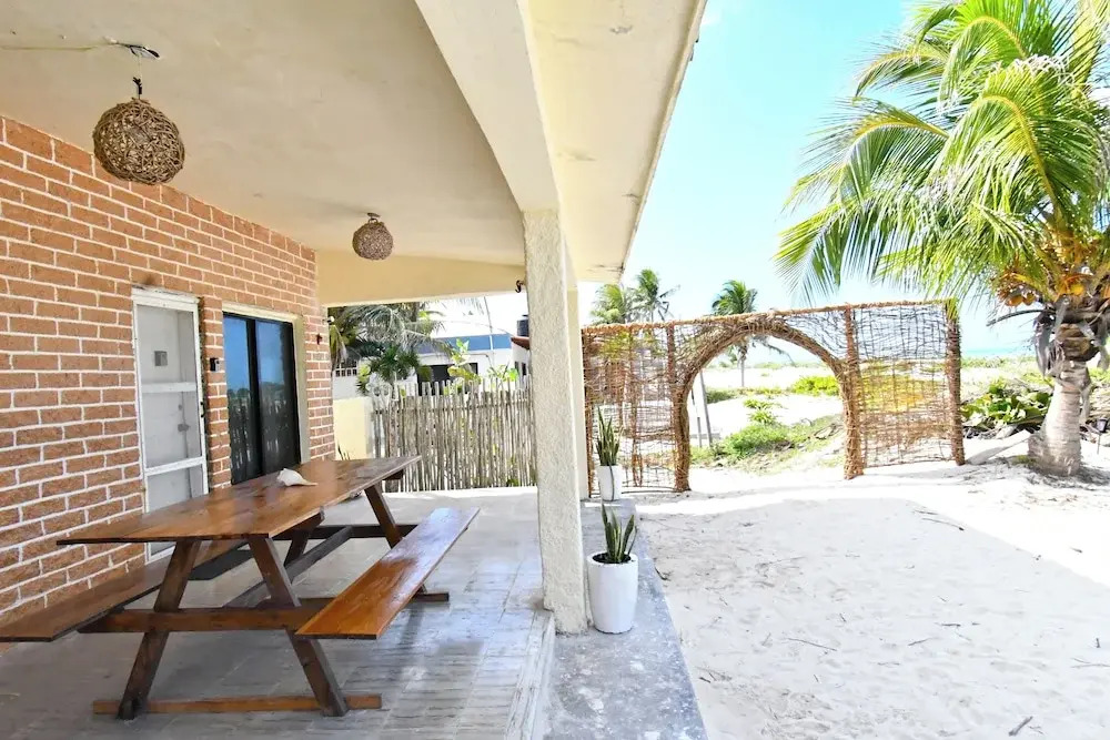 Arena y Mar Beachfront House, El Cuyo by The Spot Rentals