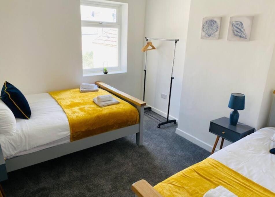 Stunning 3 Bed Holiday Home in Barry by Propertri