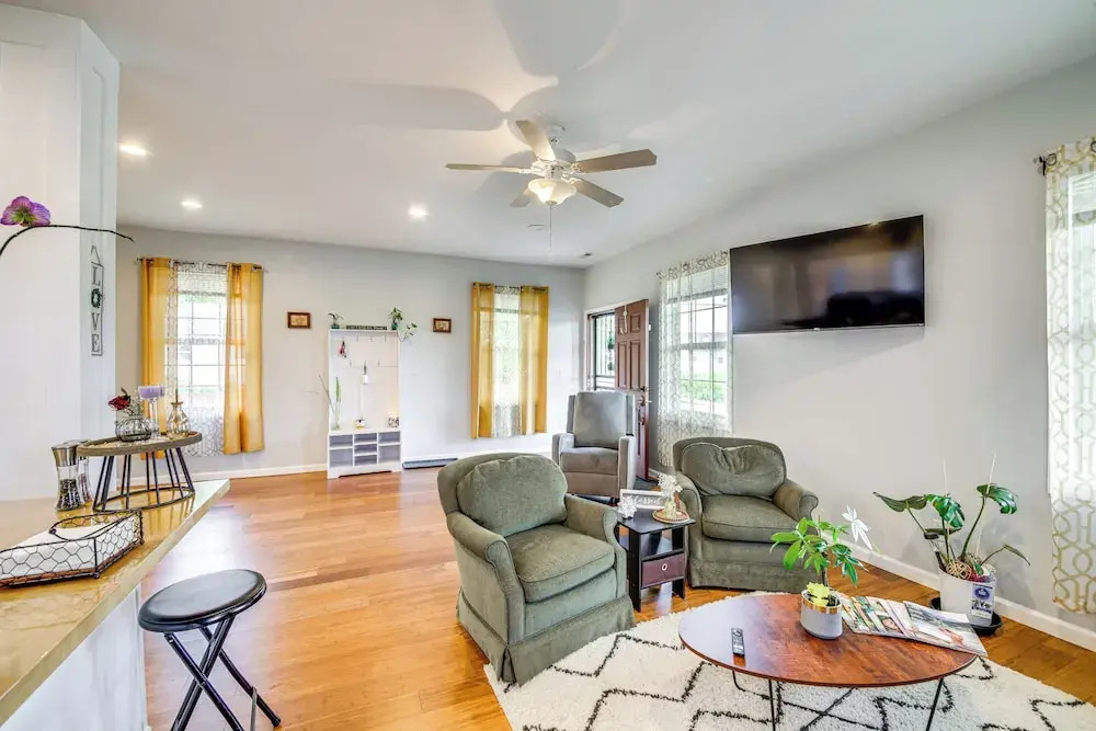 3 Mi to Dtwn: Updated Retreat in Indianapolis!