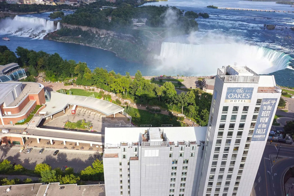 The Oakes Hotel Overlooking the Falls