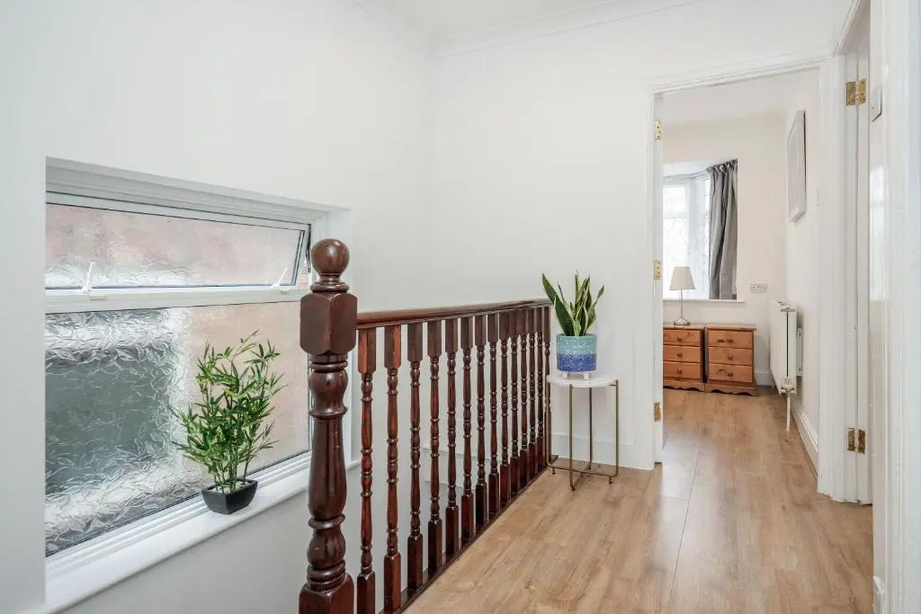 Lovely 4-bedroom House Near Romford Station