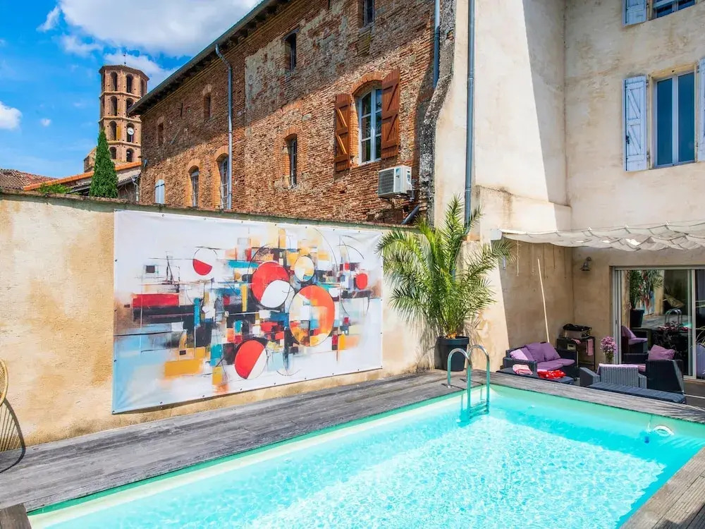 Mansion With Swimming Pool