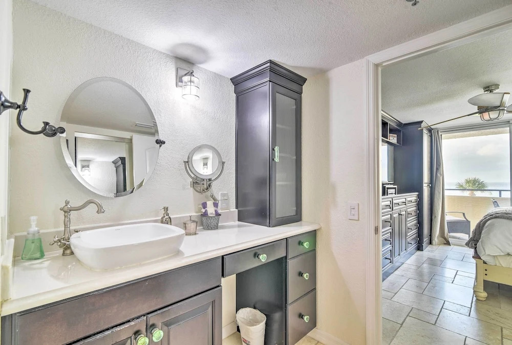 Gulf-view Hudson Condo in Waterfront Resort!