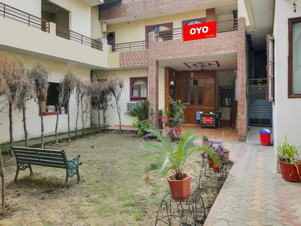 OYO Flagship 70112 Corner Guest House