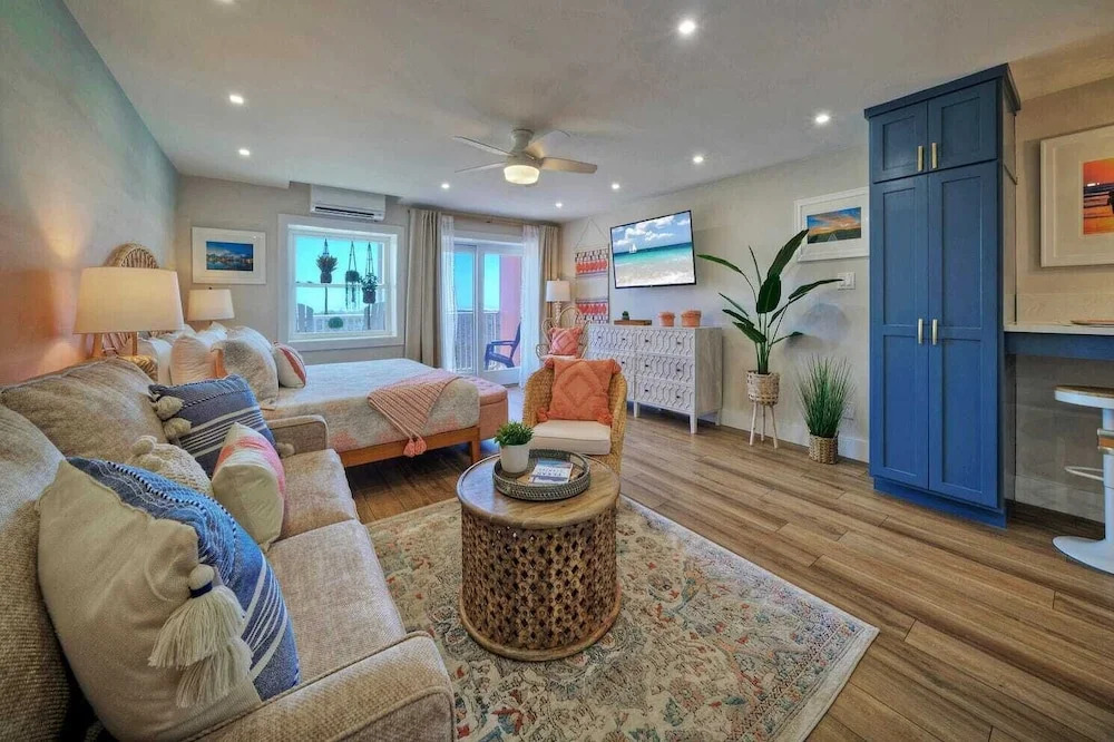 Ocean View w/ Pool, Tennis/pickleball, Beach Access Summer Love by Avantstay