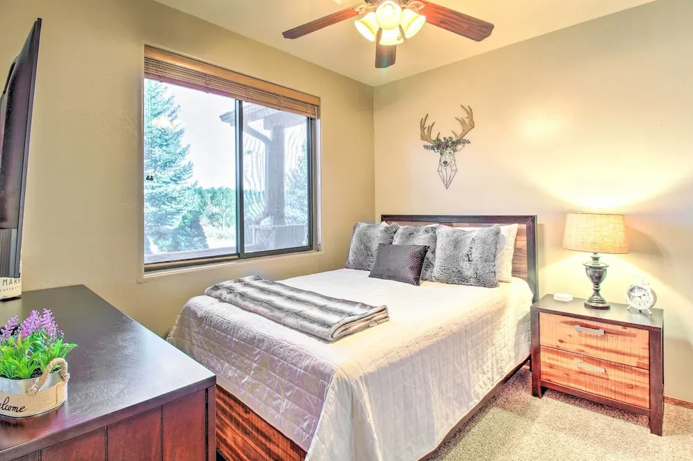 2 Mi to Fool Hollow Lake: Rustic Show Low Condo