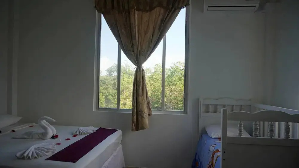 See Belize Waterside Sea View 2-bedroom Apartment w Balcony, Pool & Deck 2nd FL