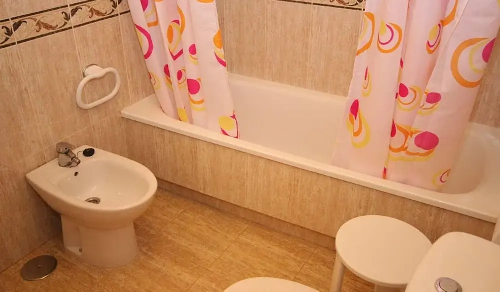 Apartment - 3 Bedrooms with Sea views - 107773