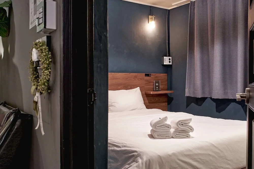 BUTLER:LEE HONGDAE-Caters to Women