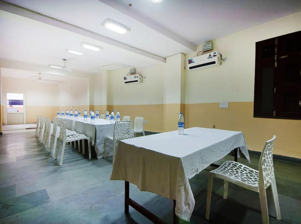 OYO 28126 Charanpahari Hotel