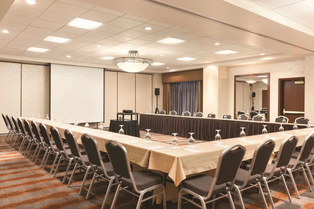 Embassy Suites Louisville East