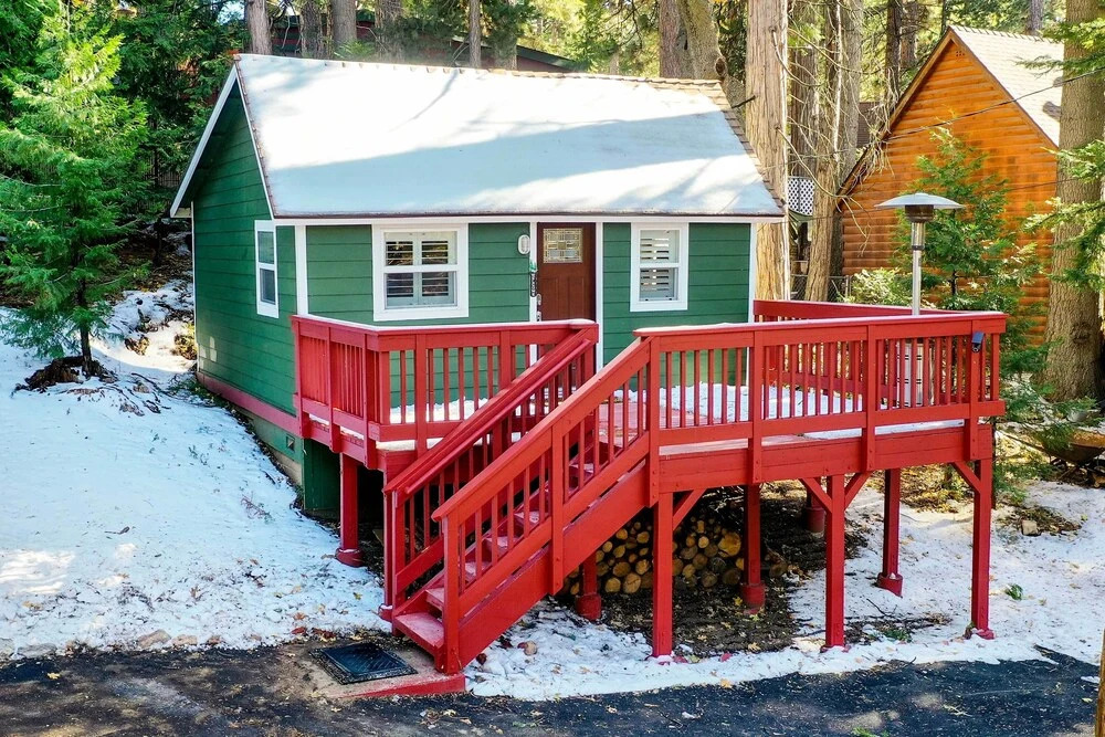 Running Springs Cabin w/ Deck + Forest Views