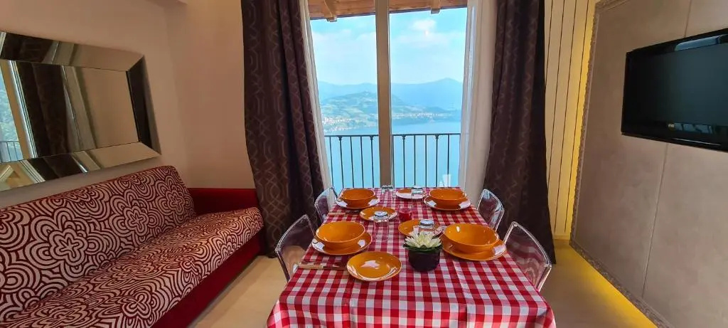 Residence Sirene alloggio Stefania vista lago e piscina