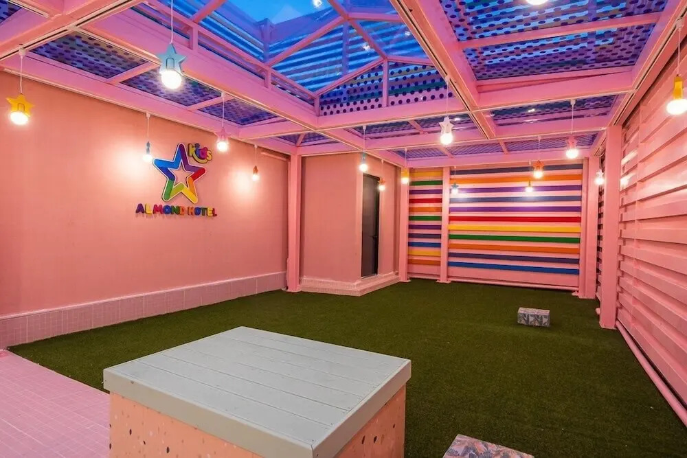 Jangyu Almond Kids Hotel