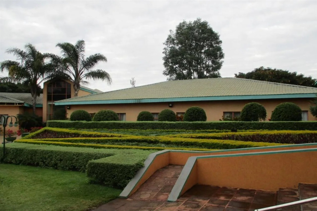 Crossroads Hotel