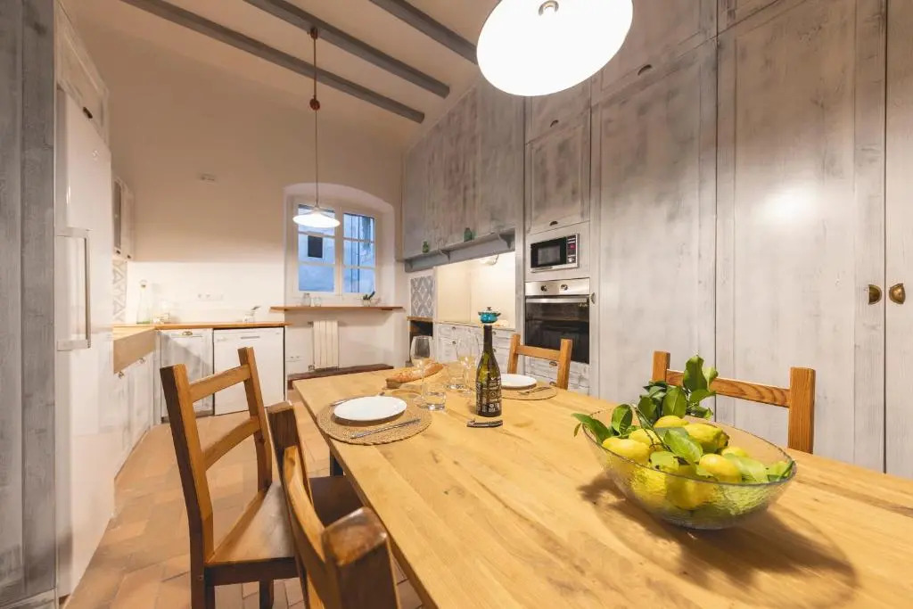 Bravissimo Plaça del Vi, Authentic Historic Apartment