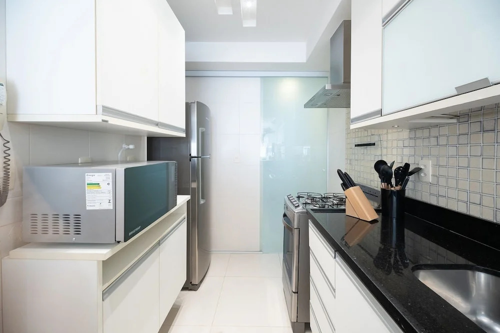 Leblon 2BR Apt 1 Min From the Beach - by Casape