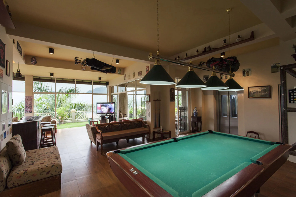 The Albatross, Kandy