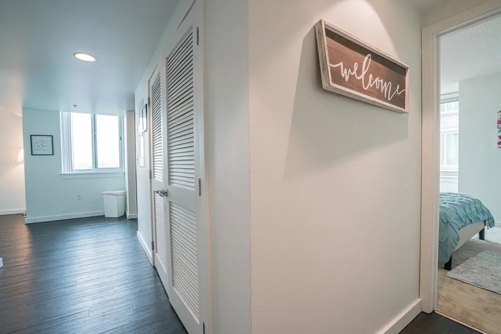 Downtown 2br Apartment Near Convention Center 2 Bedroom Apts by RedAwning