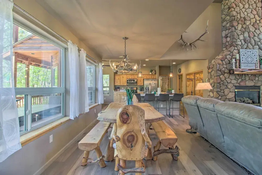 Wooded Hideaway! Spacious Show Low Log Cabin