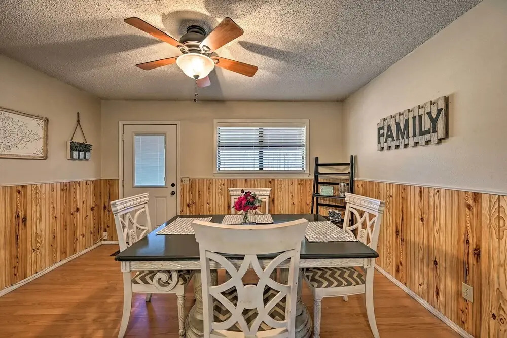 Pet-friendly 'shady Oaks' Broken Bow Gem w/ Patio!