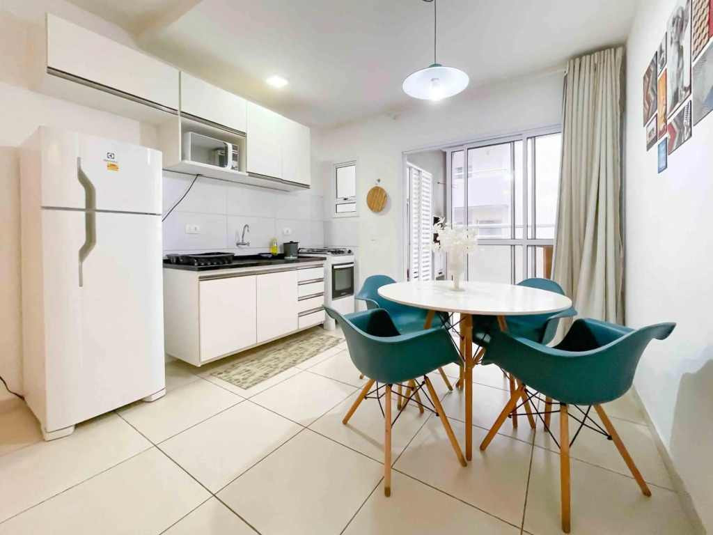Apartamento Ubatuba, AR, Varanda Gourmet, Piscinas e 300mt Praia