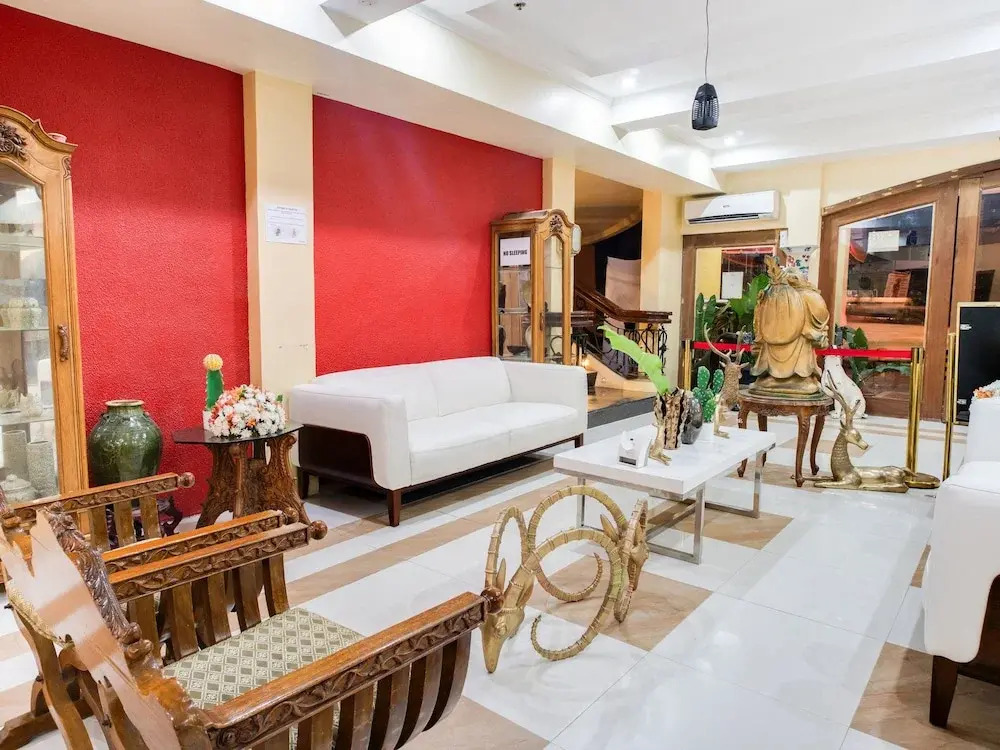 Capital O 460 World Palace Hotel