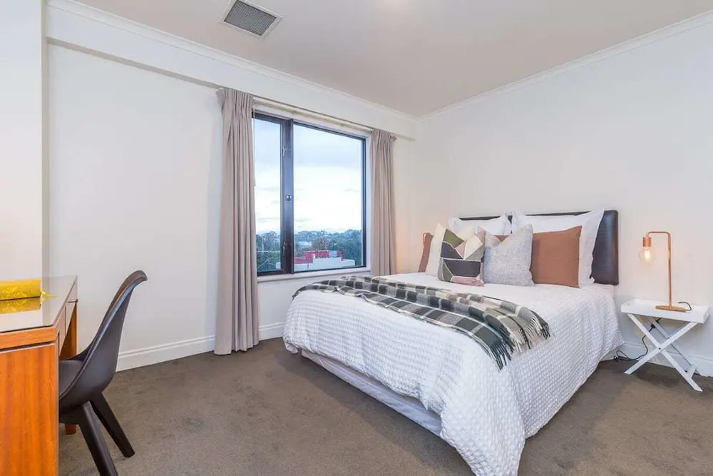 Lovely City Apartment with Pool & Gym
