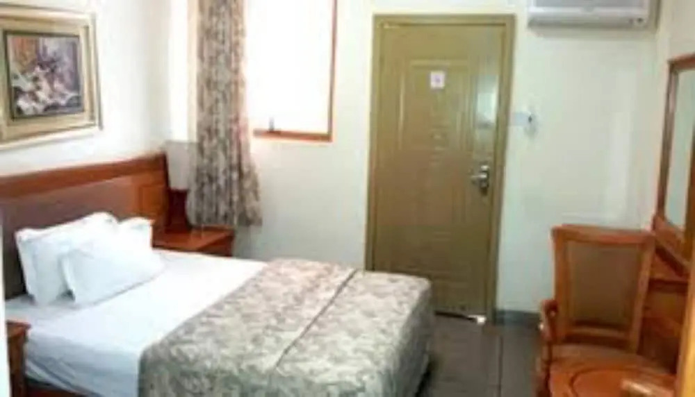 Luxurious Sunset Hotel in Kumasi