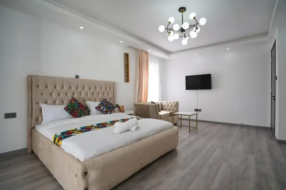 Lux Suites Platinum Oak Residency