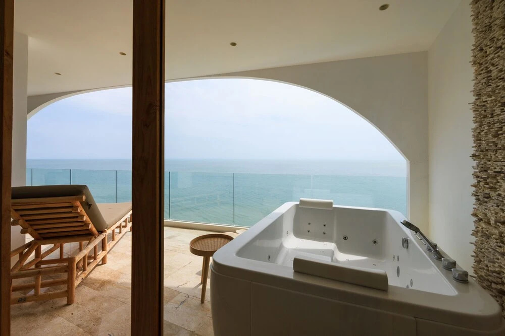 Elite Atoll Beachfront Hotel