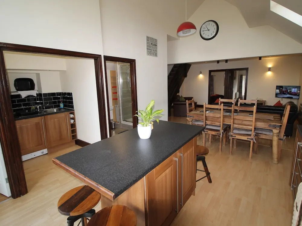 Hideaway 2 Bedroom Apartment by Cardiff Holiday Homes