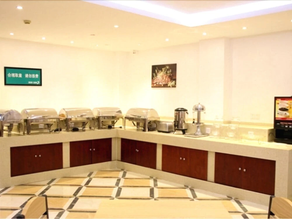 GreenTree Inn Chengdu Chongzhou Shiji Avenue Longteng Decorative City