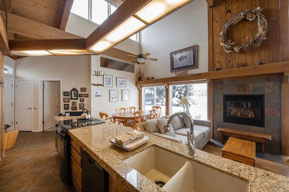 Lakeview Home 2001