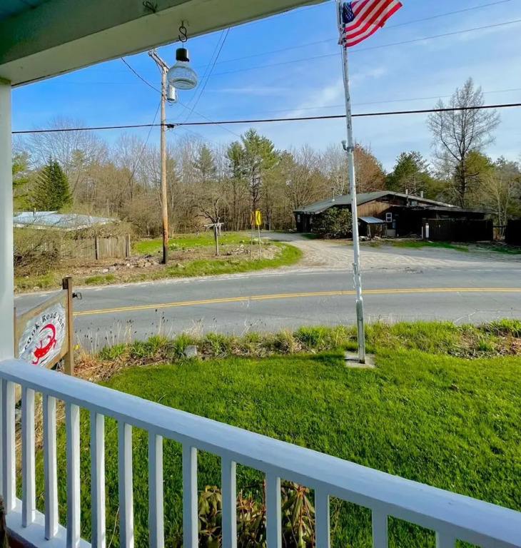 Brookside Hideaway, Brook Road Inn