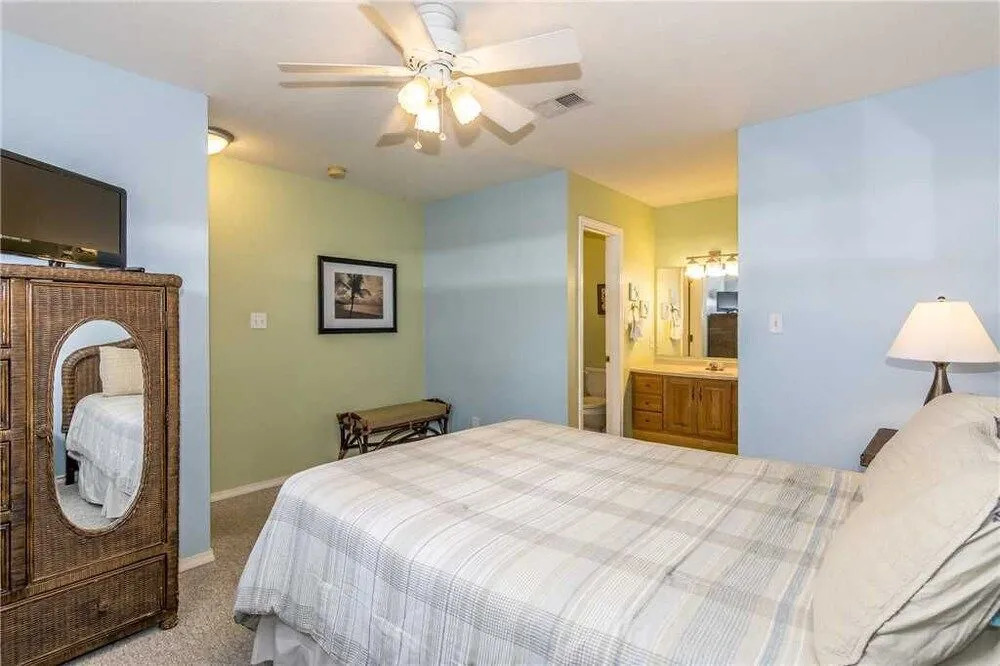 Sugar Beach 319 - 1 Br condo by RedAwning