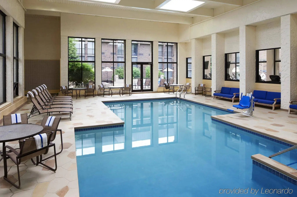 Sheraton Milwaukee Brookfield