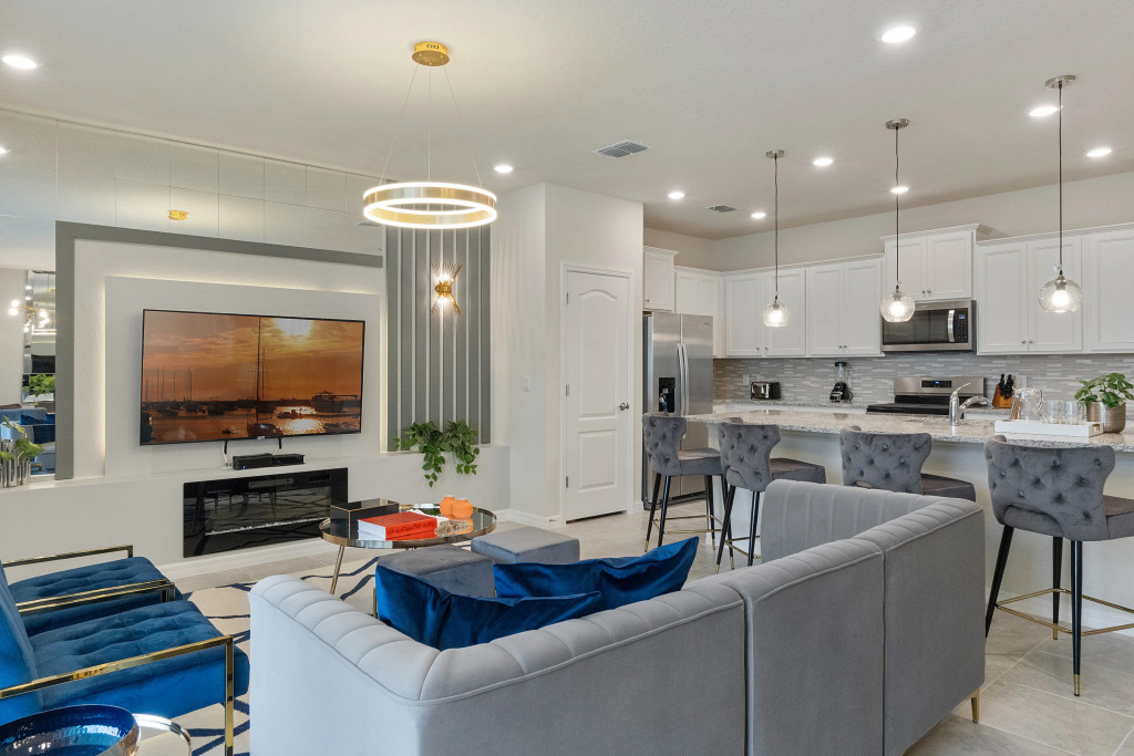 5 Beds / 4.5 Bathrooms / Solterra 7135 OL , Davenport , US