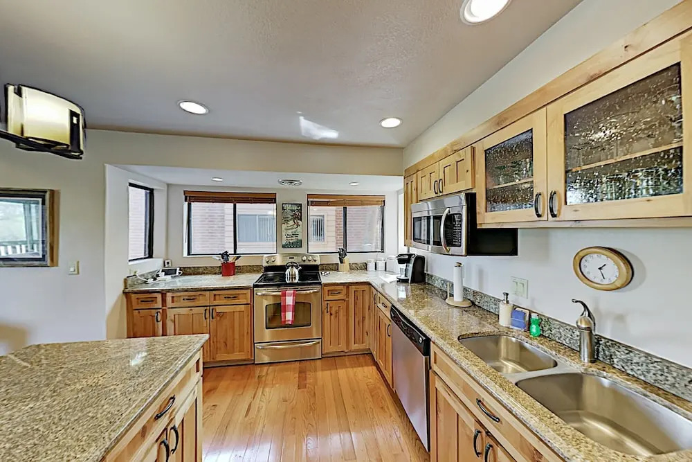 New Listing! Summit County Splendor By Lake Dillon 3 Bedroom Townhouse